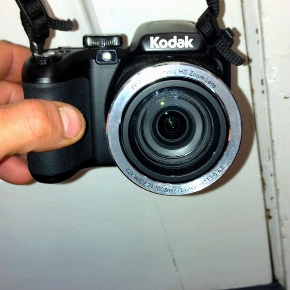 Kodak pixpro AZ421 bridge camera